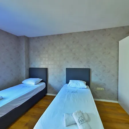 Campucity Kiz Ogrenci Yurdu Sisli - *